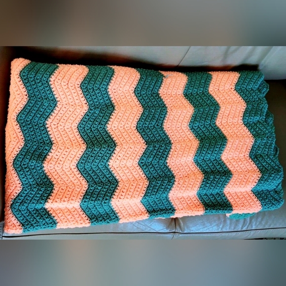 Vtg Handmade Zig Zag Chevron Afghan Couch Throw Blanket 65"x70" Orange & Green - Picture 6 of 6